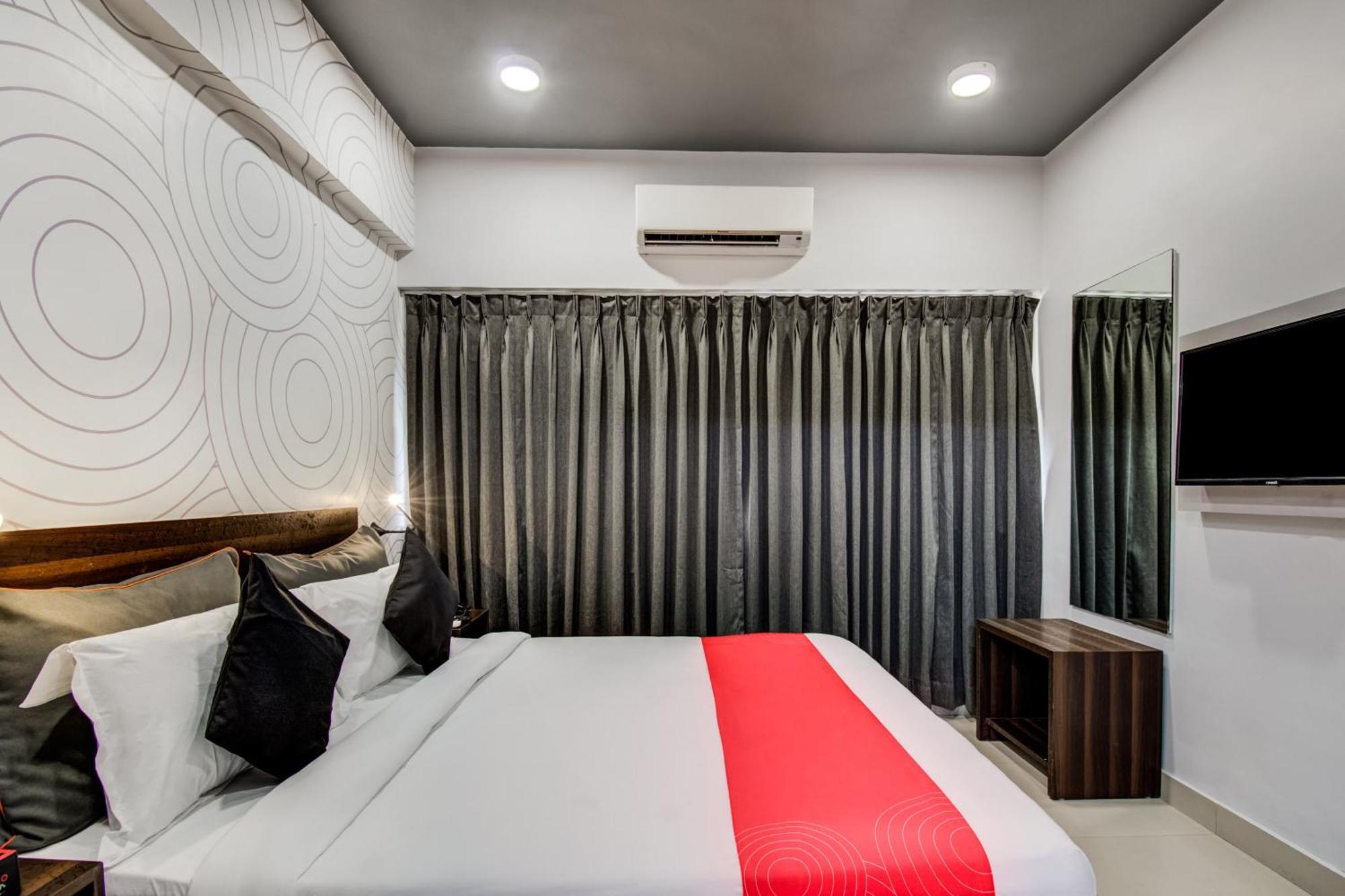 Collection O Rajdhani Near Pune Railway Station Luaran gambar