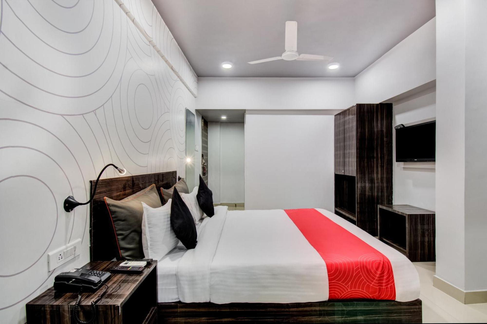 Collection O Rajdhani Near Pune Railway Station Luaran gambar