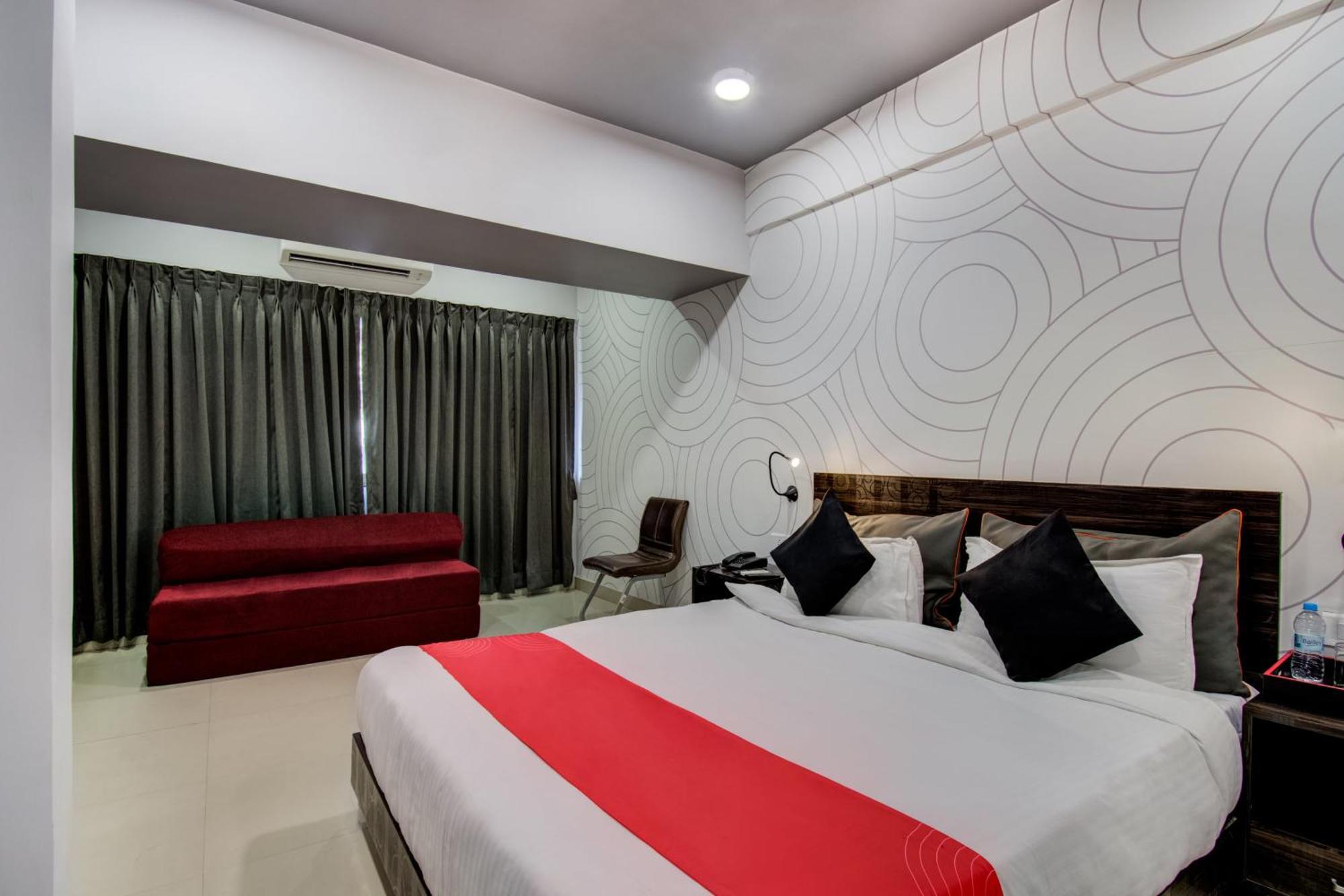 Collection O Rajdhani Near Pune Railway Station Luaran gambar