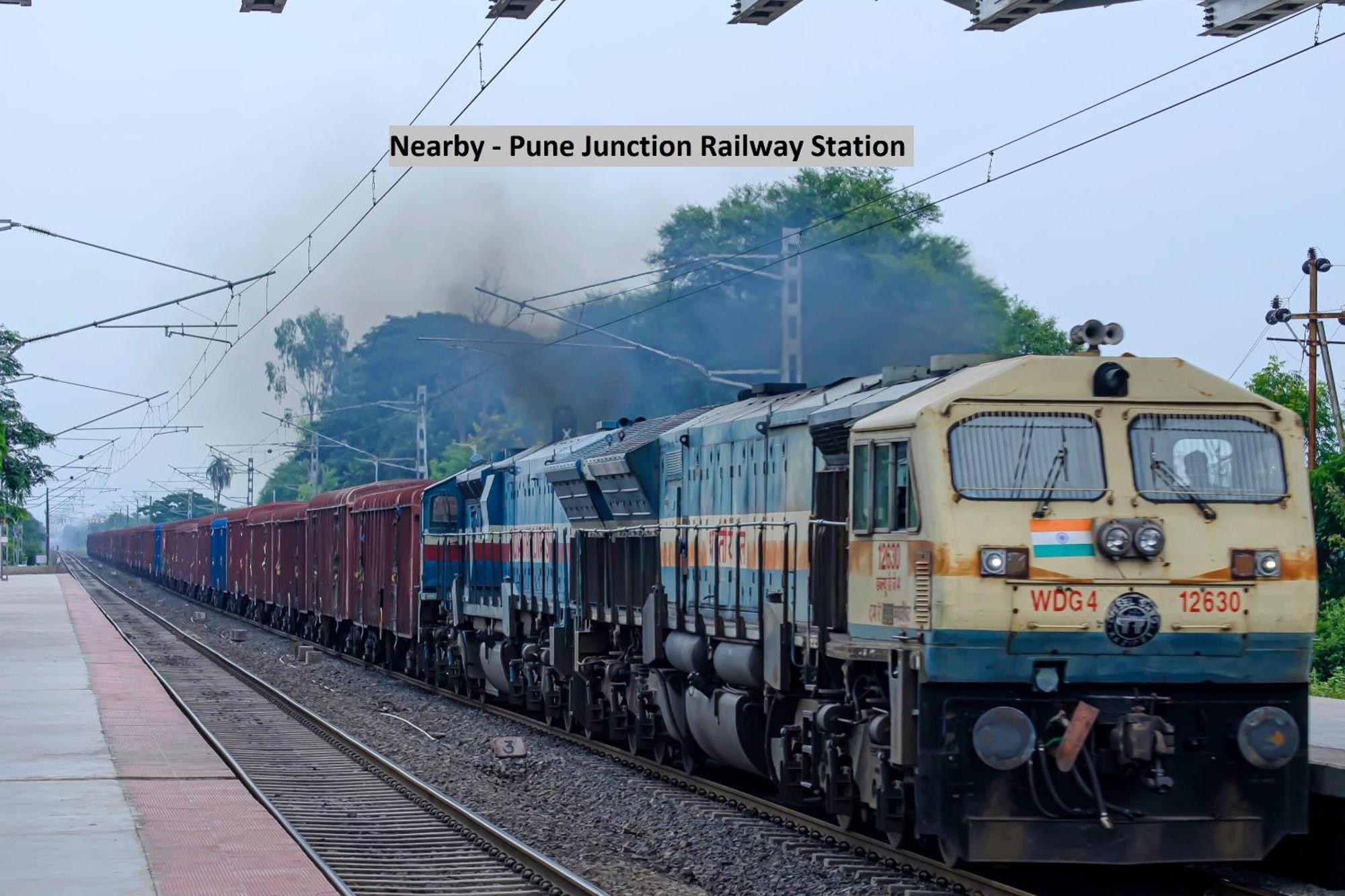 Collection O Rajdhani Near Pune Railway Station Luaran gambar